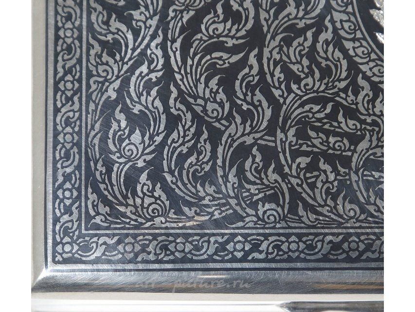 Серебряная шкатулка с внутренней деревянной отделкой, чернь, декорированная растительным орнаментом. Правительственный подарок.