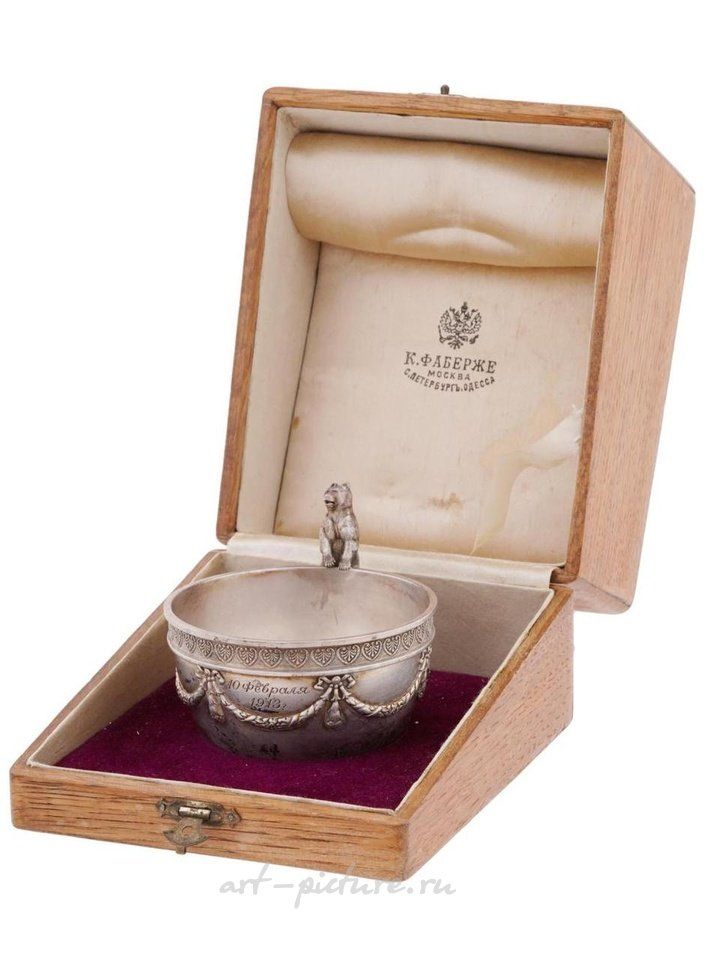 Русское серебро , Антикварная русская серебряная чашка с ручкой в виде медведя Фаберже