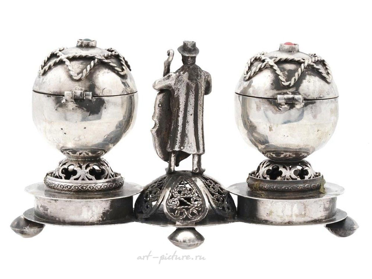 Русское серебро , Русский серебряный комплект из двух ароматных шкатулок на подставке.