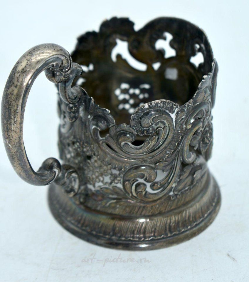Русское серебро , Антикварный русский подстаканник из серебра и стекла