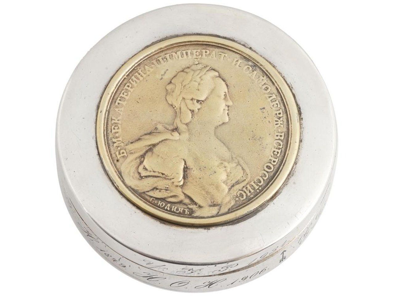 Русское серебро , Русская антикварная серебряная коробка с медалью Екатерины II