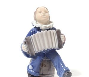 A child with an accordion