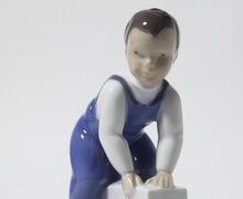 Porcelain figurine I'm going now Bing Grondahl
