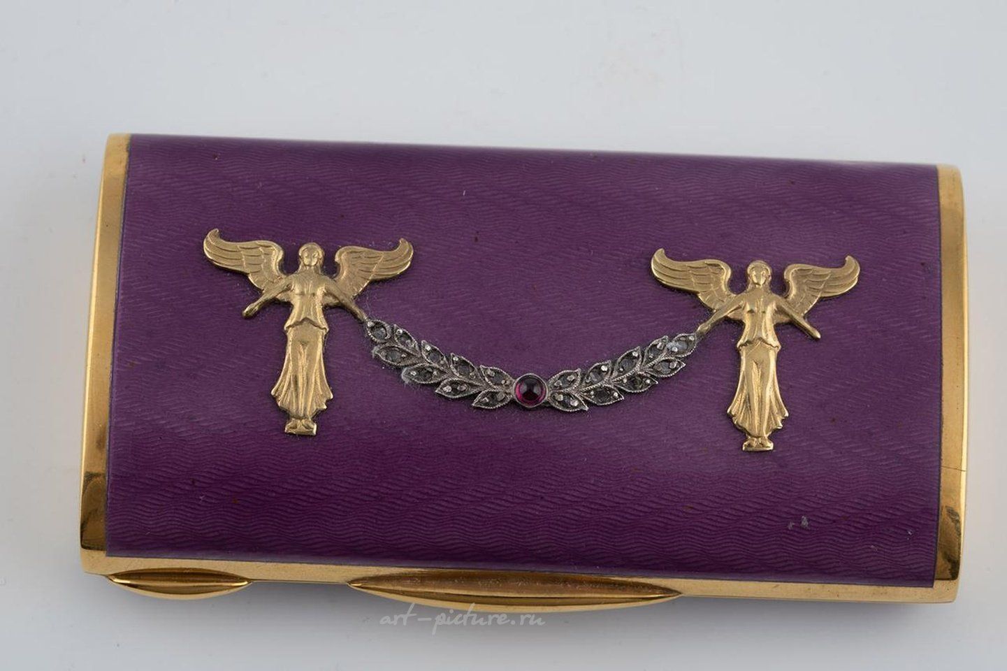 Русское серебро , Эмалевая шкатулка в футляре в стиле Фаберже