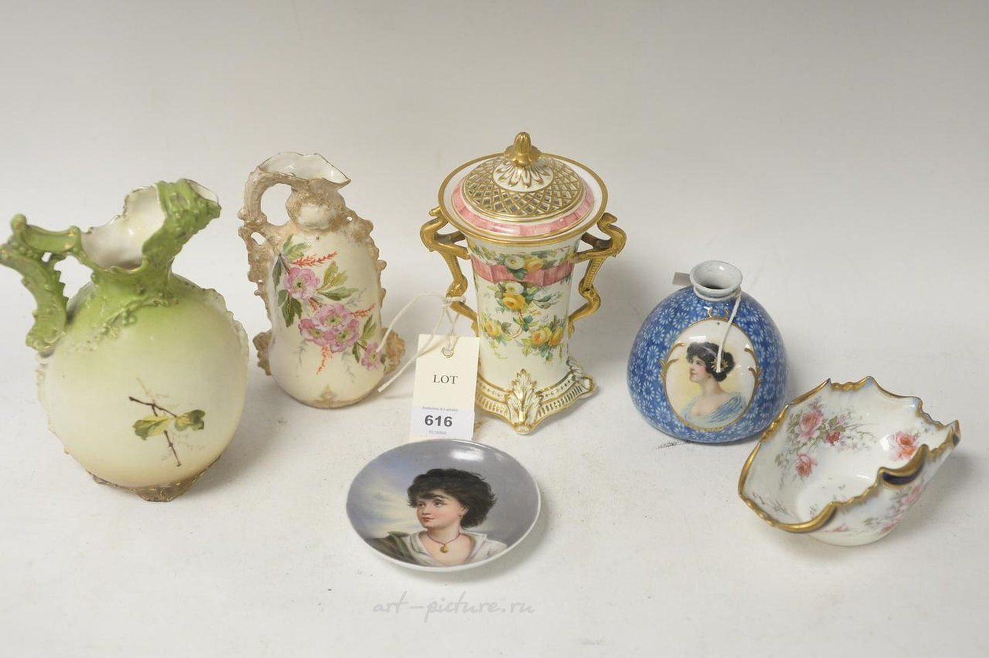Royal Vienna , Фарфоровая ваза Copeland в стиле потпурри и другие керамические изделия