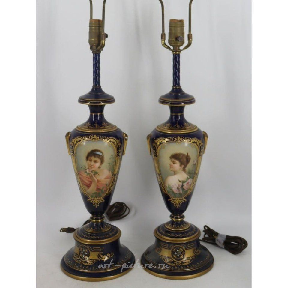 Royal Vienna , Фарфоровые лампы в азиатском стиле с подписью "C. Хер" и портретами женщин. Возможны повреждения ручек