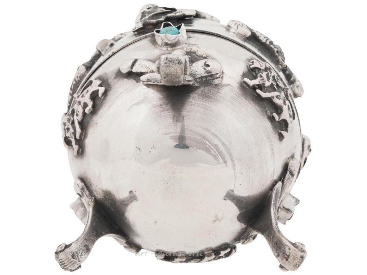 Русское серебро , Русская серебряная яйцевидная коробка с драгоценными камнями и фигурками