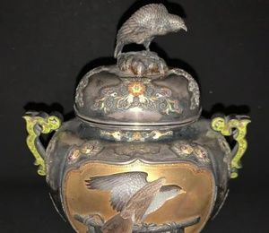 Japanese vase Kor (chicken) silver with colored enamel and golden varnish, decorated with Sibayama