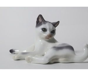 Porcelain figurine cat, Dahl-Jensen, 20th century.