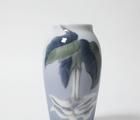 Статуэтка Porcelain vase with whit…