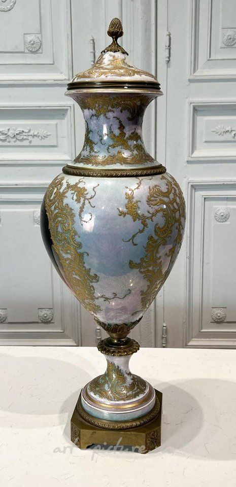 Royal Vienna Porcelain , Vienna Porcelain Urn