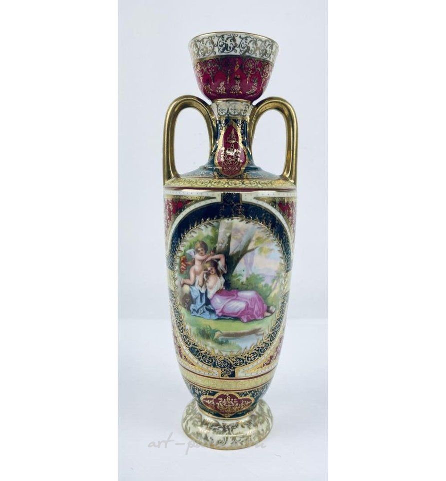 Royal Vienna , Японская ваза Мэйдзи с павлинами