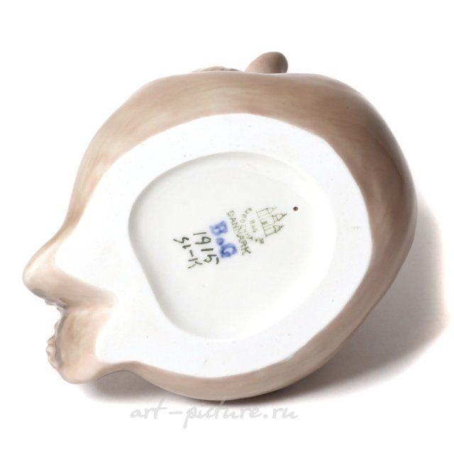 The translation of the text is:
"PORCELAIN FIGURE 'BEAR'. BING GRONDAHL, RRR"