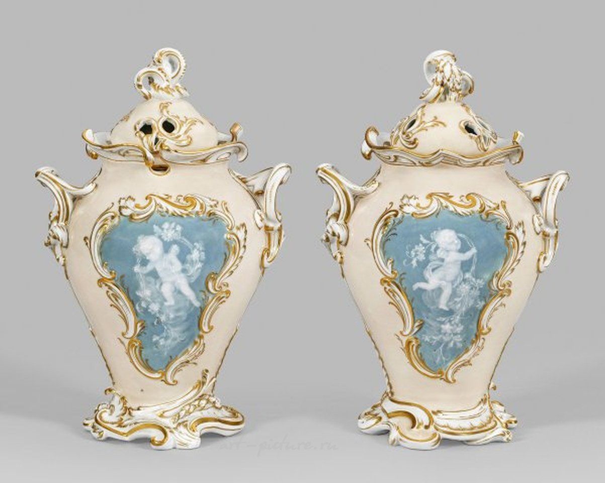 Роскошная ваза Meissen Potpourri с пате-сюр-пате декором.