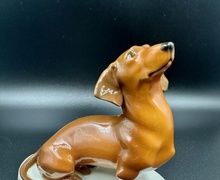 Фарфоровая статуэтка "Таксы", произведена 1910 Passau ﻿/ Пассау Германия, номер модели 1058