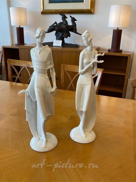 The sculptural composition "Prince and Princess" by Gerhard Schliepstein, Rosenthal.