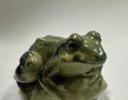 ФАРФОРОВОЯ СТАТУЭТКА ЛЯГУШКИ, ЭШЕНБАХ, изготовленной проф. TH. KARNER