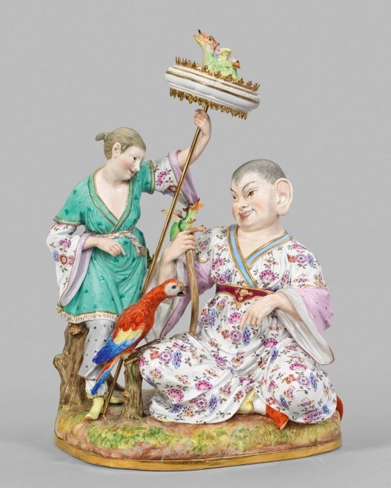 Великолепная редкая группа Мейссенской фарфоровой "Пагода" с китайской парой и попугаем.