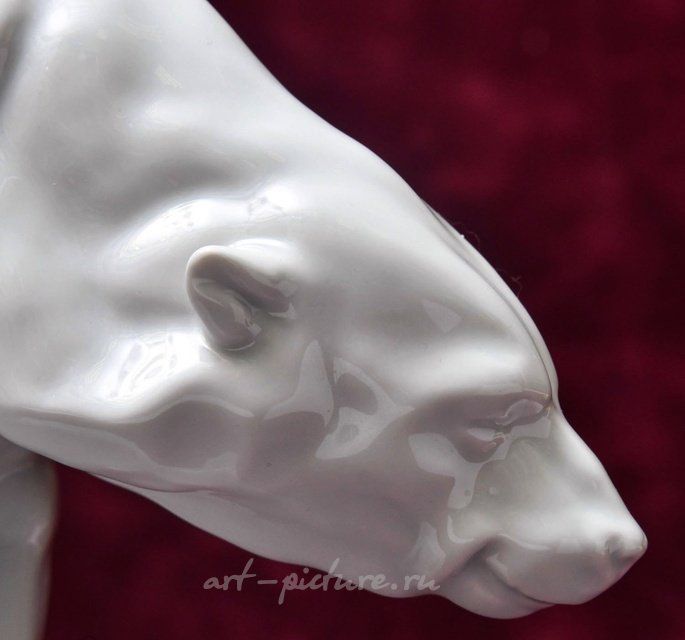 Фарфоровая статуэтка "Белый Мeдвeдь Нa Льдине", фaбрикa НЕREND (ХЕРЕHД)