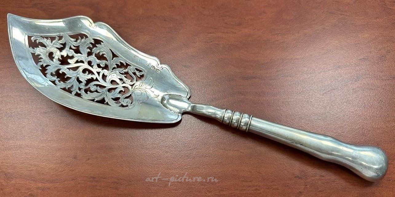 Цельносеребряная лопатка для рыбных блюд. Россия, 1845 год.