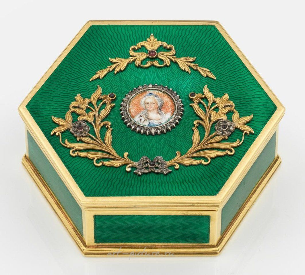 Русское серебро , Декоративная шкатулка с миниатюрным портретом