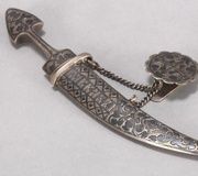 Серебряная ниелловая брошь с кавказским кинжалом.