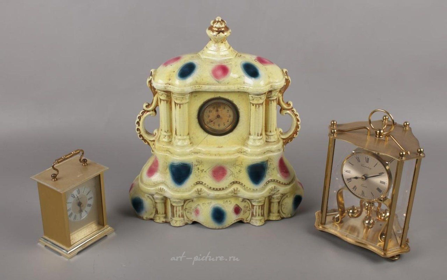 Royal Vienna , Коллекция из трех предметов часов. Мантийные часы Fox & Simpson,