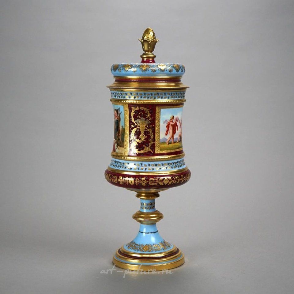 Royal Vienna , Антикварная урна Royal Vienna с ручной росписью и золотым покрытием, около 1890 года