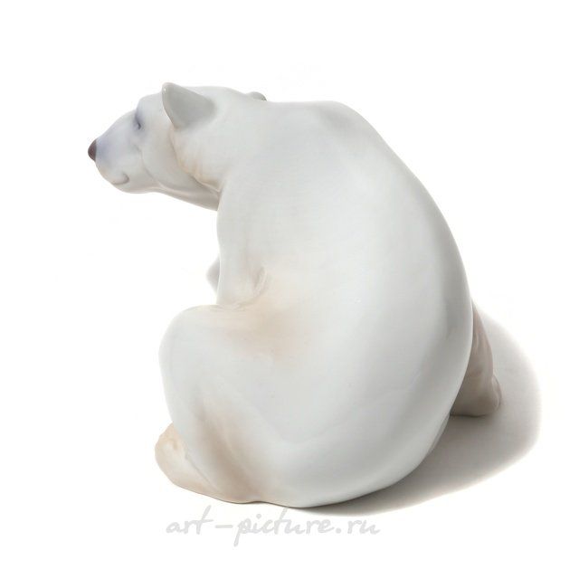 Sitting polar white bear. Denmark, Copenhagen, Bing & Grondahl. 1915.