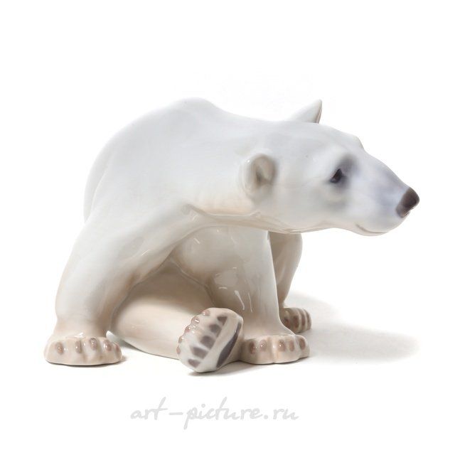 Sitting polar white bear. Denmark, Copenhagen, Bing & Grondahl. 1915.