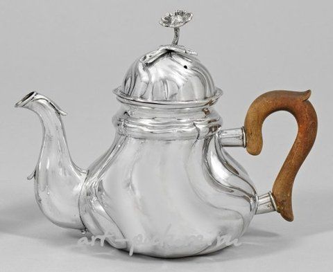 Редкий барочный серебряный чайник из Германии, около 1760 года