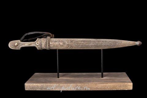 Русское серебро, Дагестанский (русский) стальной кинжал с серебряным филигранью на ножнах
