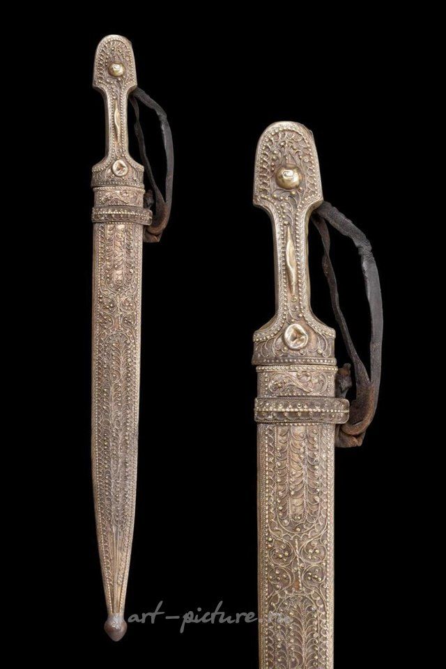 Русское серебро , Дагестанский (русский) стальной кинжал с серебряным филигранью на ножнах