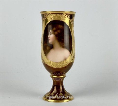 Royal Vienna Porcelain, ROYAL VIENNA PORTRAIT VASE CIRCA 1900