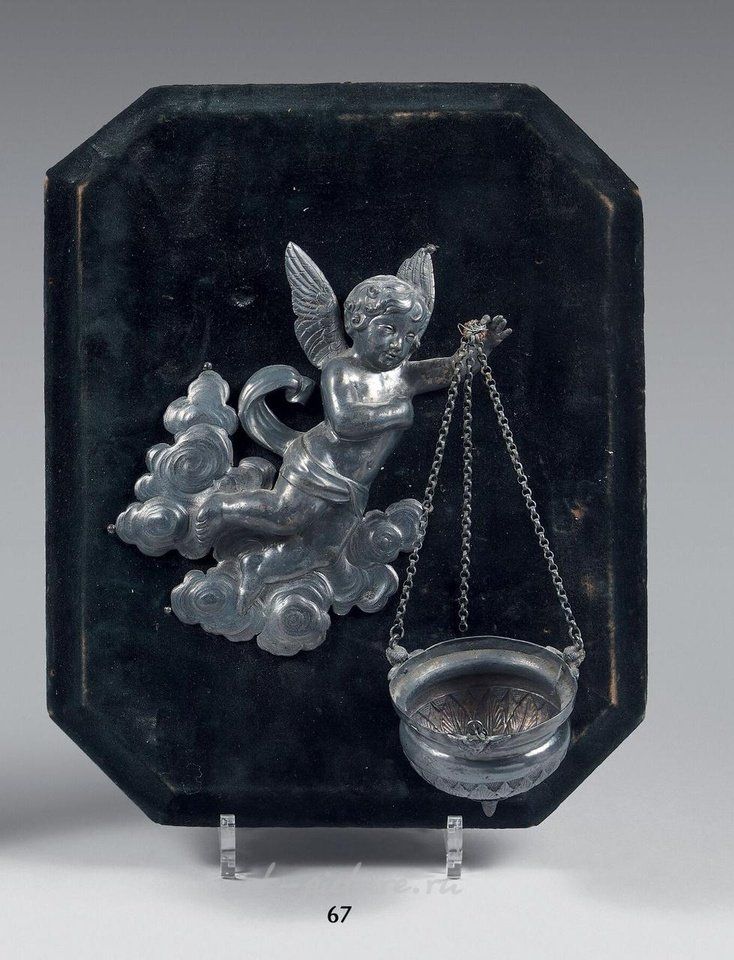 Русское серебро , Серебряная лампада с выдавленным изображением херувима в облаках.