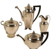 Сервиз из трех предметов для чая и кофе из серебра времен Елизаветы II