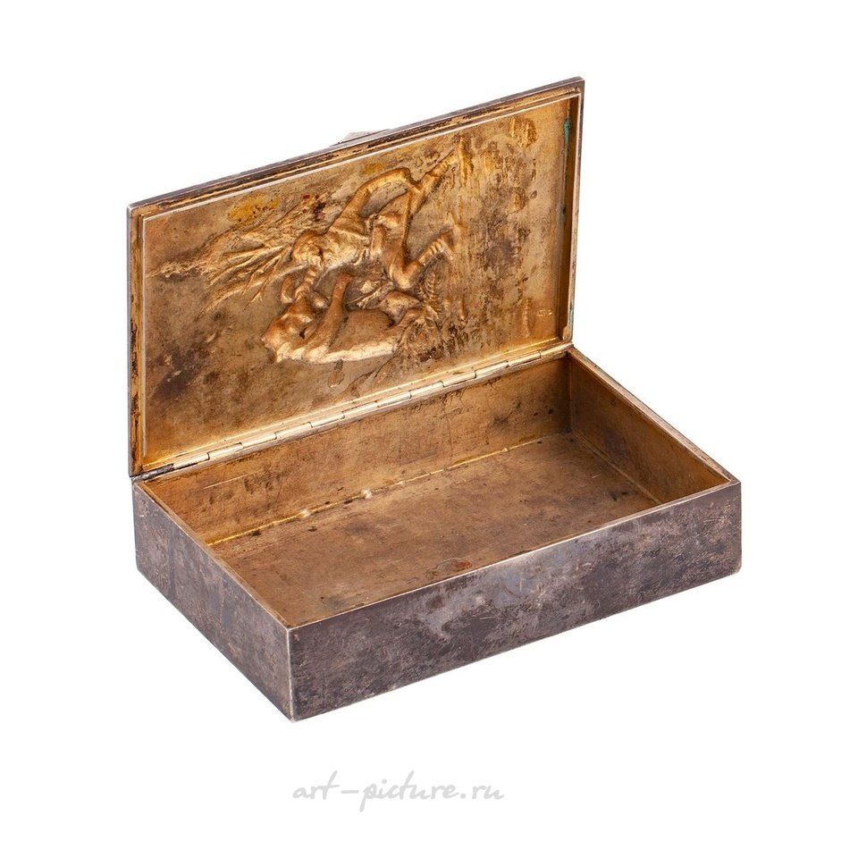 Русское серебро , Русская серебряная сигарная коробка с сценой боя