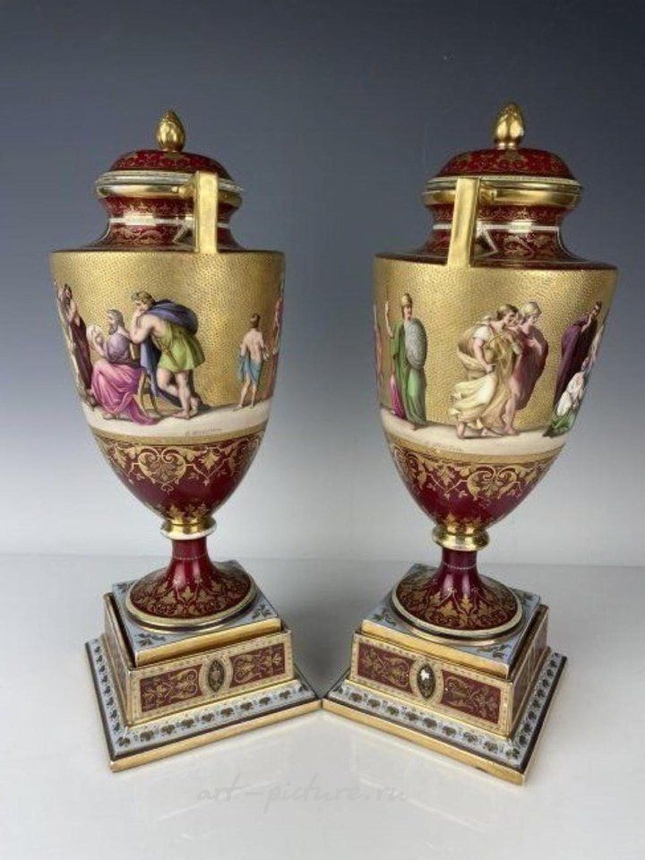 Royal Vienna Porcelain , A LARGE PAIR OF ROYAL VIENNA PORCELAIN VASES