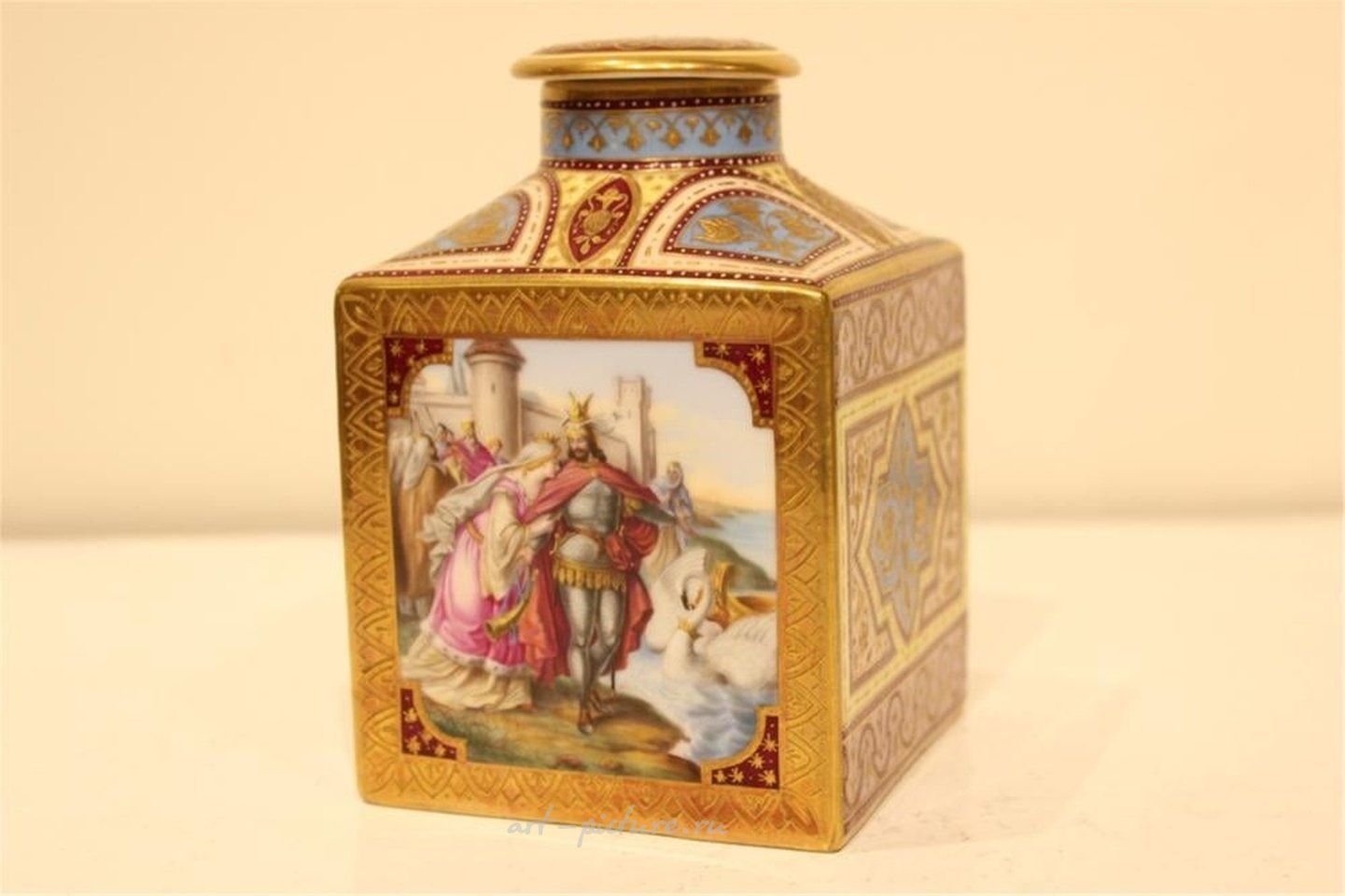Royal Vienna , Фарфоровый чайный кадди из Вены в идеальном состоянии, высотой 5 дюймов