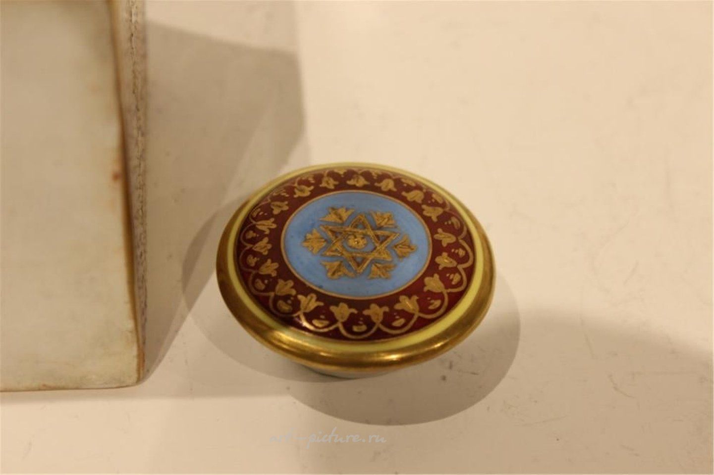 Royal Vienna Porcelain , Fine Vienna Tea Caddy in Perfect Condition