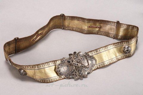 Русское серебро, Пряжка фигурной формы с кинжалом на застежке-цепочке