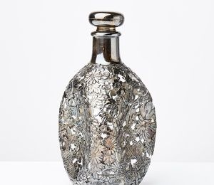 Decanter.Glass, silver 950 Ave. China.Maximum height 22.3 cm, maximum throat diameter 3.5 cm