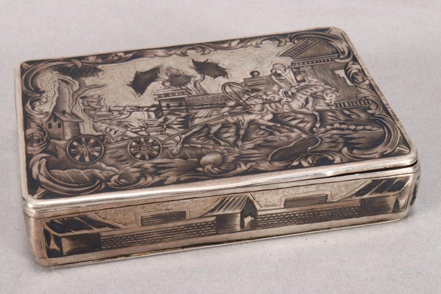 俄罗斯银 , 19世纪俄罗斯银Nielo鼻烟盒