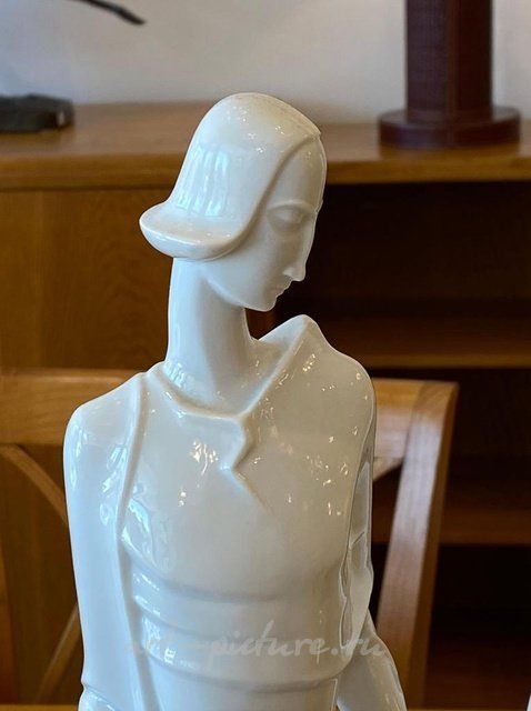The sculptural composition "Prince and Princess" by Gerhard Schliepstein, Rosenthal.