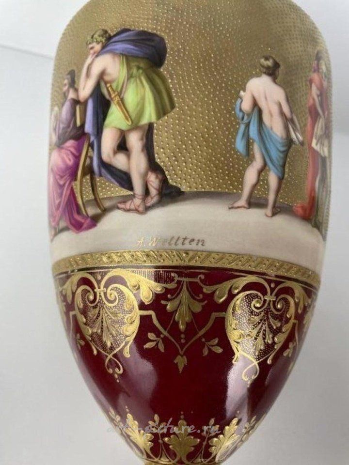 Royal Vienna Porcelain , A LARGE PAIR OF ROYAL VIENNA PORCELAIN VASES