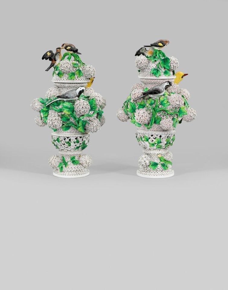 Великолепные вазы Meissen в форме снежных комочков