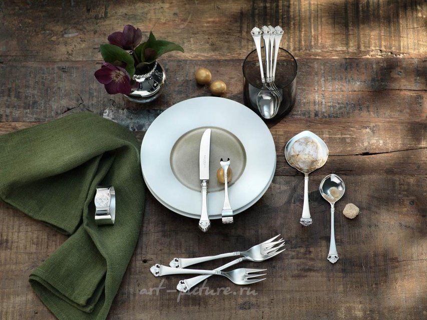 Столовый набор Rosenmuster от Robbe Berking из 30 предметов (серебро 925 пробы, частично позолоченный).