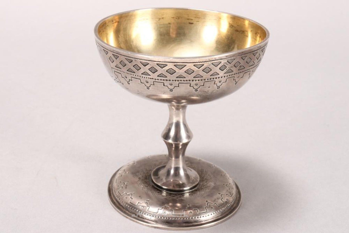 Русское серебро , Серебряный бокал русского происхождения XIX века