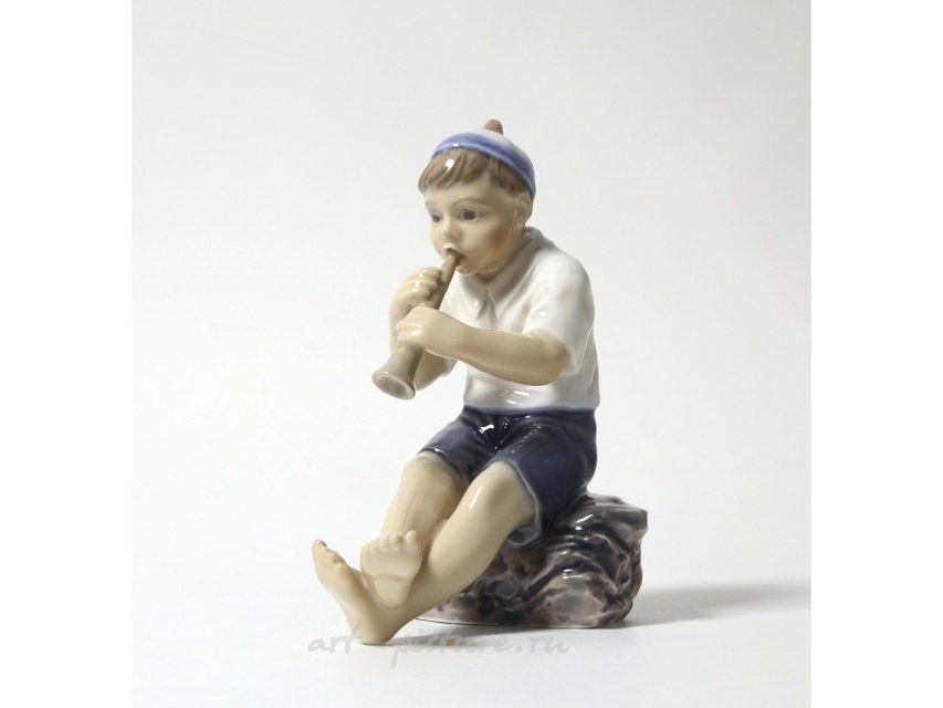 Фарфоровая статуэтка "Мальчик с трубой". Dahl-Jensen.
