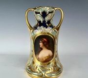 Фарфоровая ваза "Королевская Вена" с портретом, подписанная Вагнером. Около 1900 года. Высота 10 дюймов. Хорошее состояние. Оценка $1.500-2.000.